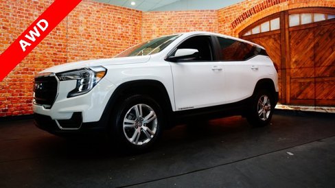 Used 2024 GMC Terrain SLE image 3