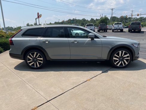 Certified 2025 Volvo V90 B6 Cross Country Plus image 6
