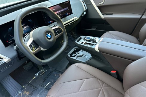 New 2026 BMW iX xDrive60 w/ Premium Package image 7