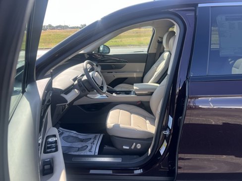 New 2025 Lincoln Nautilus Premier image 8