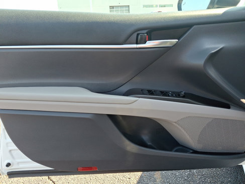 Used 2023 Toyota Camry LE image 12