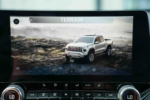 Used 2025 GMC Canyon AT4 image 41