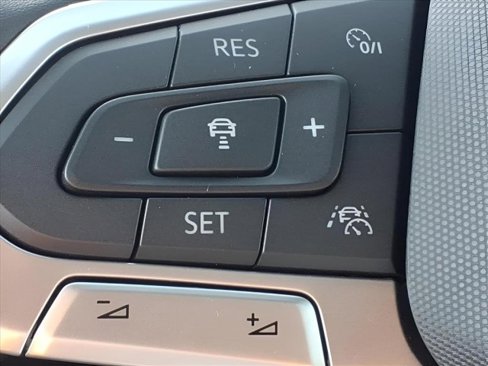 New 2026 Volkswagen Atlas Cross Sport SE image 21