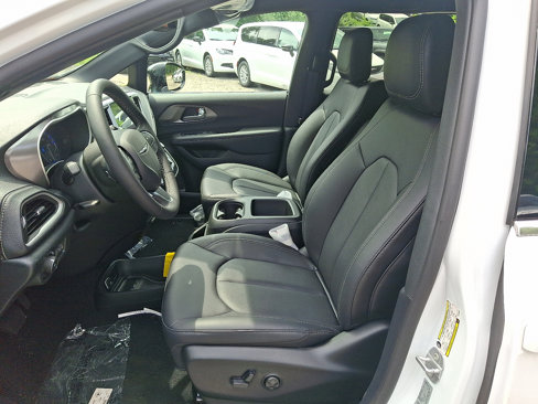 New 2026 Chrysler Pacifica Select image 8