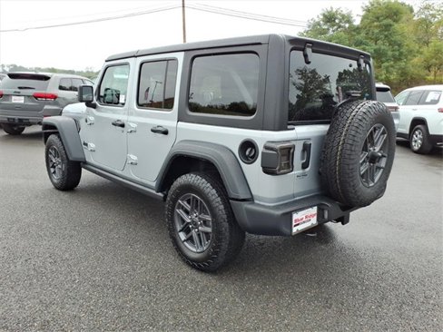 Used 2024 Jeep Wrangler Sport S image 6