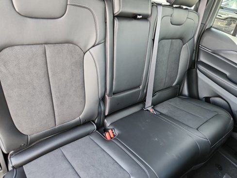 New 2025 Jeep Grand Cherokee Altitude image 18