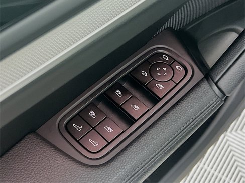 Used 2025 Porsche Cayenne image 20