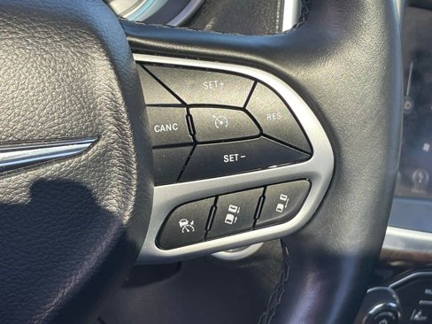 Used 2018 Chrysler 300 Limited w/ Safetytec Plus Group image 27