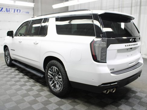 Used 2025 Chevrolet Suburban Z71 image 5