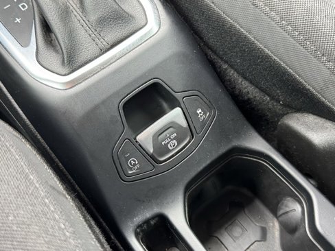 Used 2020 Jeep Renegade Altitude image 13