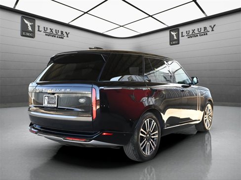 Used 2023 Land Rover Range Rover SE image 8