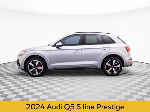 Used 2024 Audi Q5 2.0T Prestige w/ Prestige Package image 2