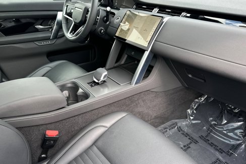 Certified 2024 Land Rover Discovery Sport S image 17