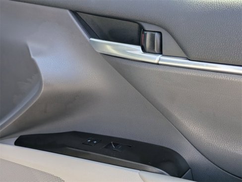 Used 2024 Toyota Camry SE image 32