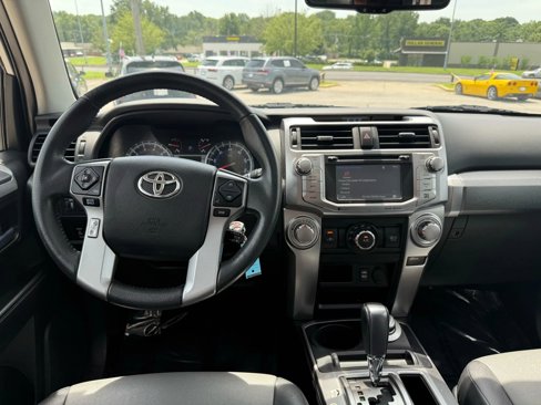 Used 2018 Toyota 4Runner SR5 Premium image 13