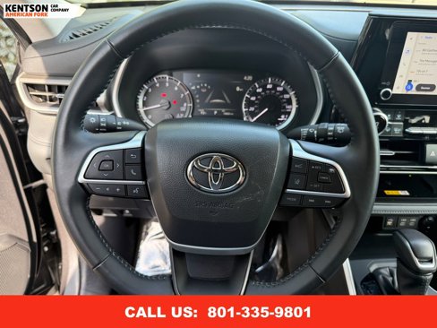 Used 2025 Toyota Highlander XLE image 18