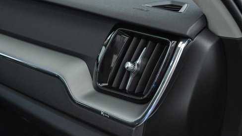 Certified 2025 Volvo XC60 B5 Core w/ Protection Package Premier image 17