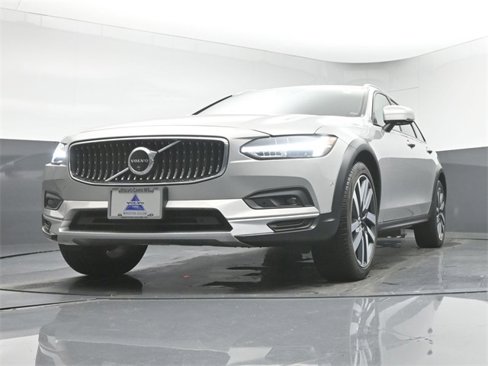 Used 2024 Volvo V90 B6 Cross Country Ultimate image 39