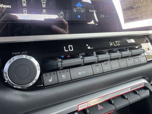 New 2025 Toyota Tundra Platinum image 30