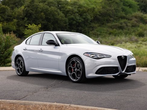 New 2025 Alfa Romeo Giulia AWD image 11
