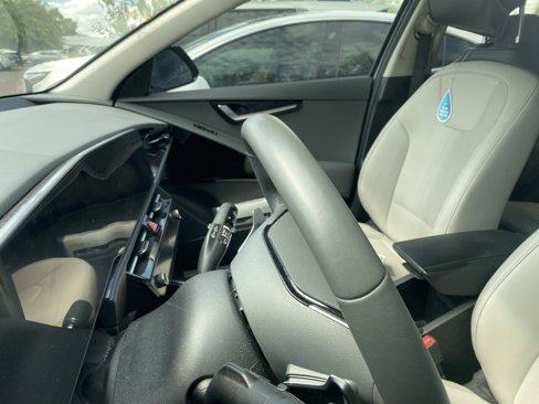 Certified 2023 Kia Niro EX Touring image 9