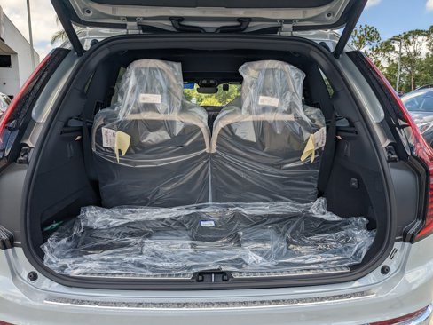 New 2025 Volvo XC90 T8 Plus w/ Protection Package Premier image 13