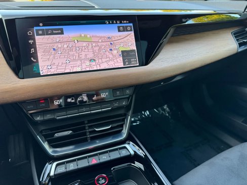 Used 2023 Audi e-tron GT Premium Plus image 34