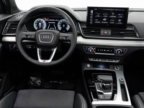 Used 2024 Audi Q5 e Premium Plus w/ Premium Plus Package image 15