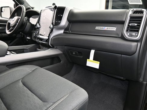 New 2025 RAM 1500 4x4 Crew Cab image 39