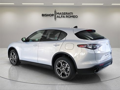 New 2025 Alfa Romeo Stelvio Sprint image 5