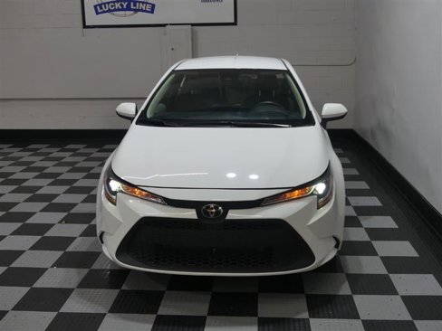 Used 2022 Toyota Corolla LE image 3