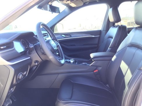 New 2025 Jeep Grand Cherokee L Limited w/ Luxury Tech Group II image 14