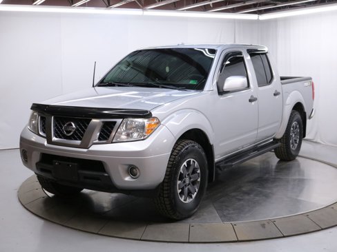 Used 2018 Nissan Frontier PRO-4X image 2