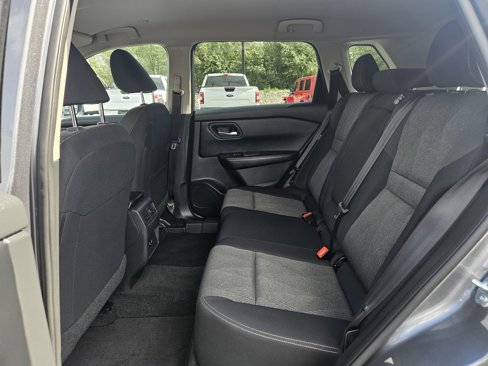 Used 2024 Nissan Rogue SV image 27