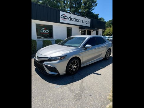 Used 2021 Toyota Camry SE image 1