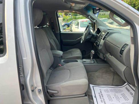 Used 2012 Nissan Frontier SV w/ SV Premium Utility Pkg image 11