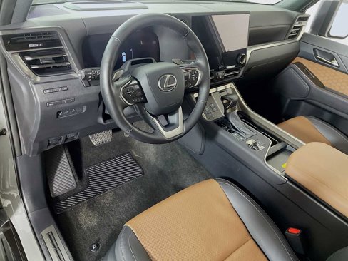 Used 2024 Lexus GX 550 image 7