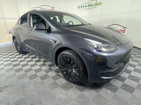 Used 2024 Tesla Model Y 2WD image 2