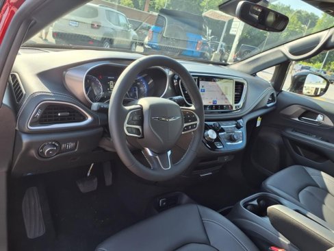 New 2026 Chrysler Pacifica Select image 7