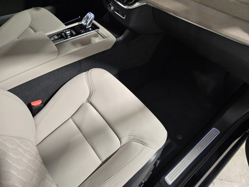 New 2026 Volvo XC90 B5 Plus image 21
