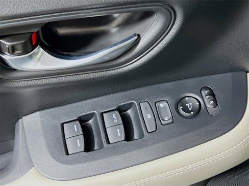 Used 2025 Honda HR-V LX image 17