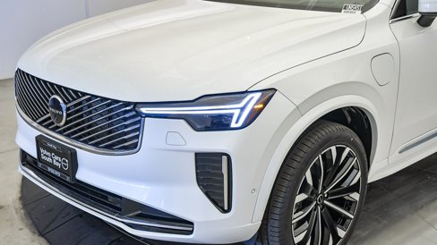 New 2025 Volvo XC90 T8 Plus w/ Protection Package Premier image 9