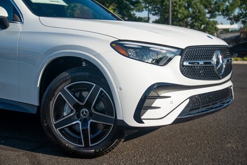 Used 2025 Mercedes-Benz GLC 300 4MATIC image 11