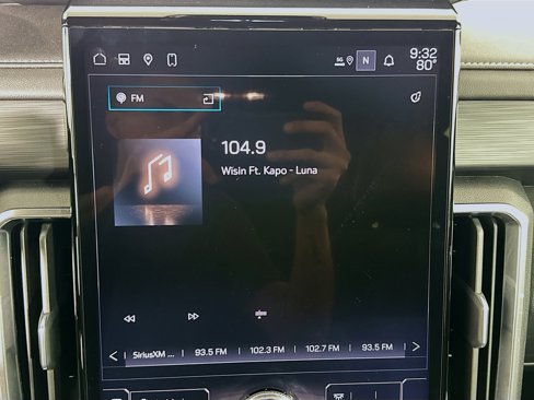 Used 2025 GMC Acadia Elevation image 17