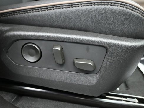 New 2026 GMC Canyon Denali image 9
