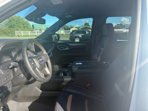 Used 2024 GMC Yukon XL AT4 w/ Technology Package image 9