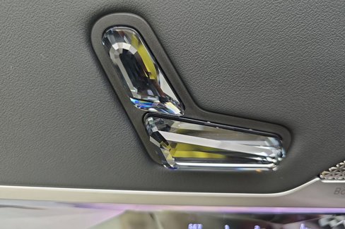 Certified 2023 BMW 740i image 13