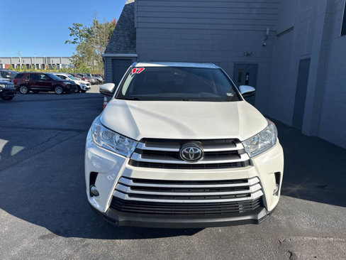 Used 2017 Toyota Highlander XLE image 2