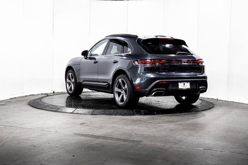 Used 2024 Porsche Macan image 3