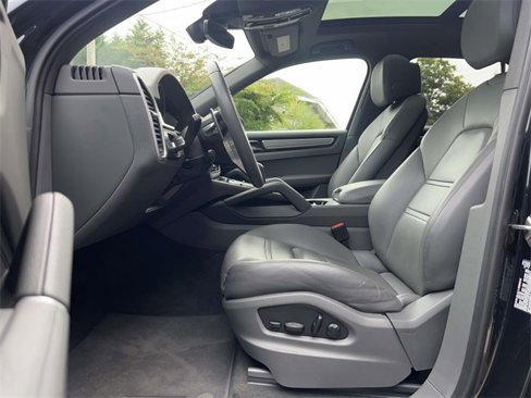 Certified 2023 Porsche Cayenne image 4